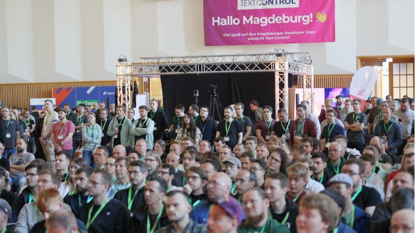 Publikum auf einer Entwicklerkonferenz bei den MD Dev Days als Symbol für Dev-Events, Community und die Organisation von Entwicklerkonferenzen