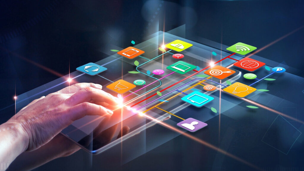 Hand bedient Tablet mit digitalen App-Symbolen als Symbol für Minimal Viable Product, schnelle Ideenvalidierung und agile Produktentwicklung